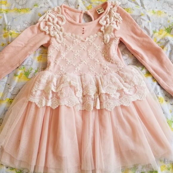 Other - Beautiful dress off pink and creme lace